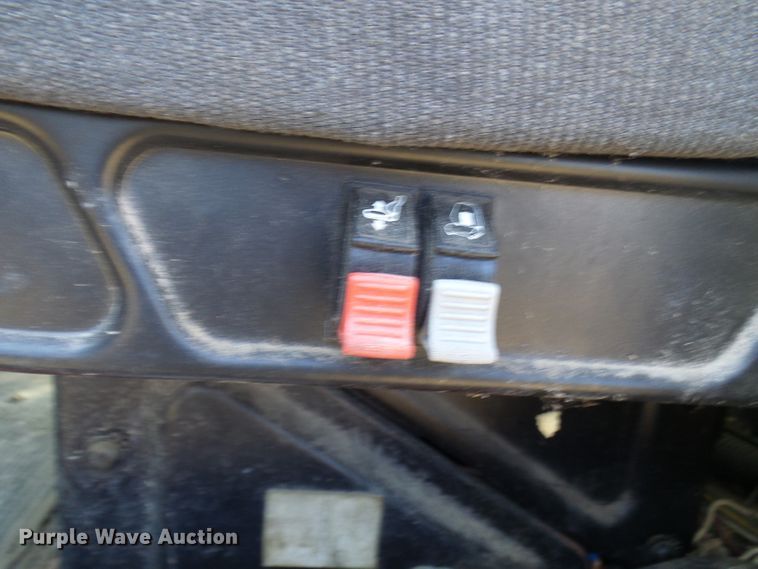 image for item DC2817 1995 International 8200  semi truck