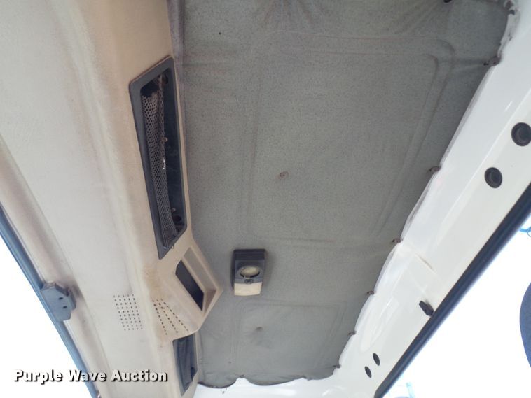 image for item DC2817 1995 International 8200  semi truck