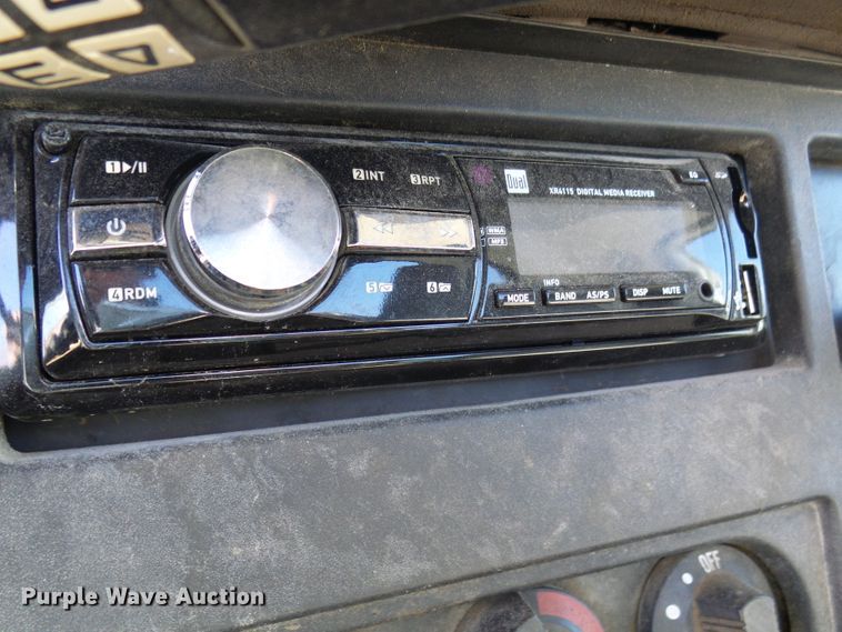 image for item DC2817 1995 International 8200  semi truck