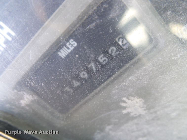 image for item DC2817 1995 International 8200  semi truck