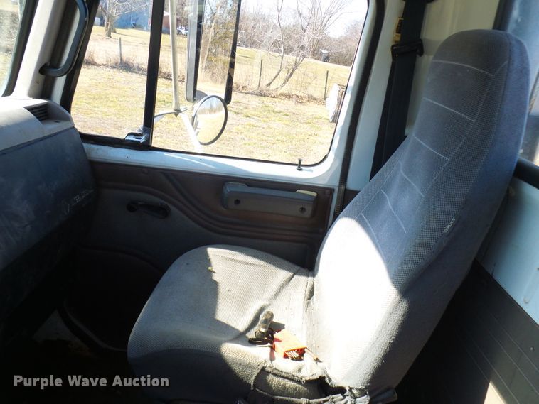 image for item DC2817 1995 International 8200  semi truck