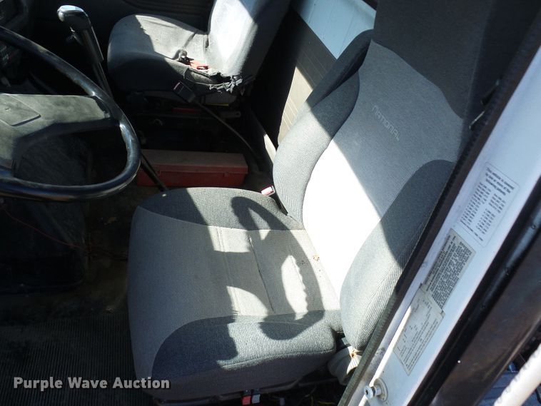 image for item DC2817 1995 International 8200  semi truck