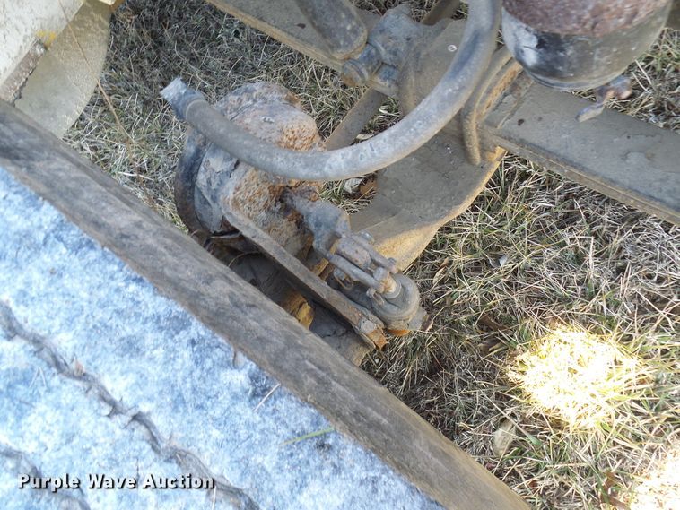 image for item DC2817 1995 International 8200  semi truck