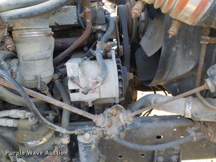 image for item DC2817 1995 International 8200  semi truck