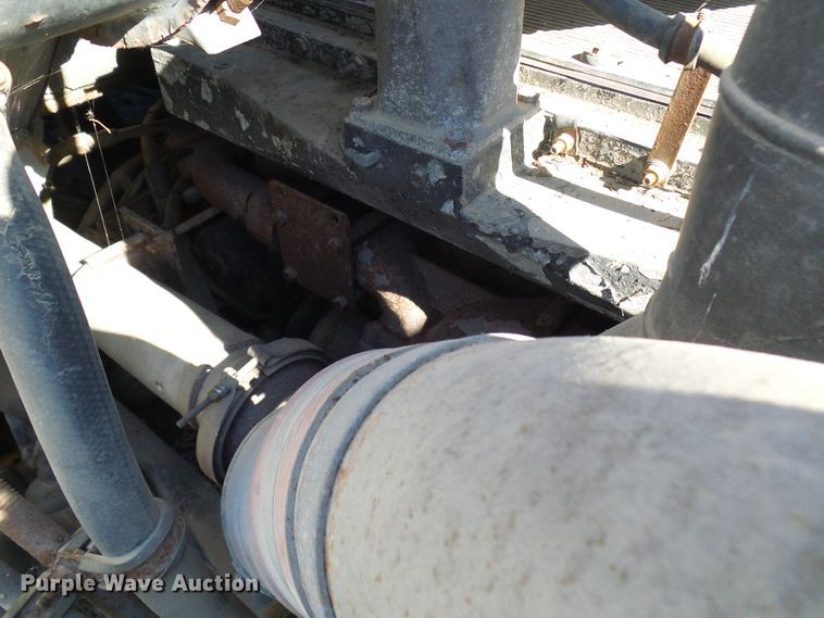 image for item DC2817 1995 International 8200  semi truck