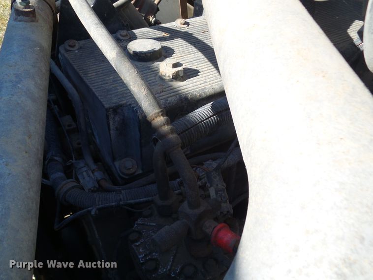 image for item DC2817 1995 International 8200  semi truck