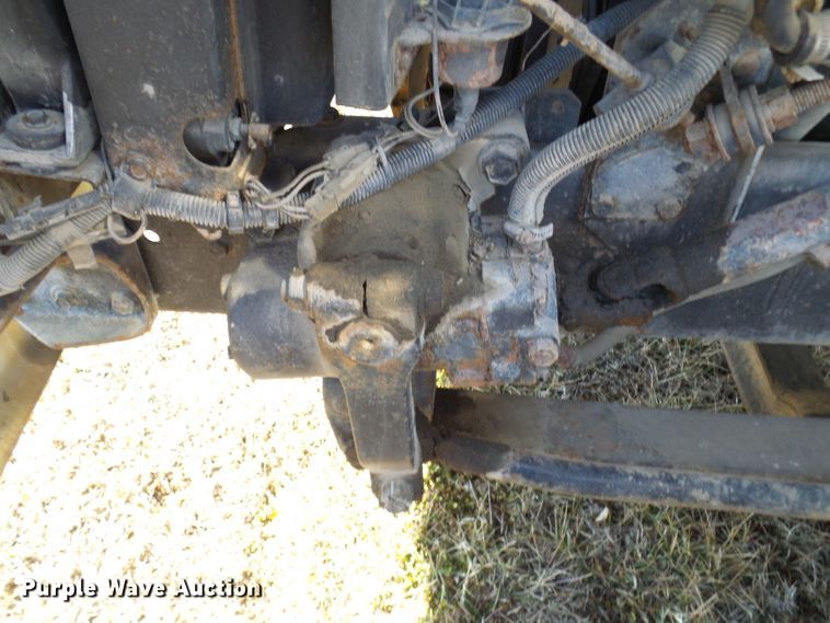 image for item DC2817 1995 International 8200  semi truck