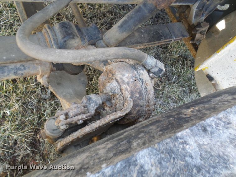 image for item DC2817 1995 International 8200  semi truck