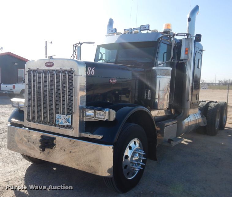 image for item DG8411 2007 Peterbilt 379  semi truck