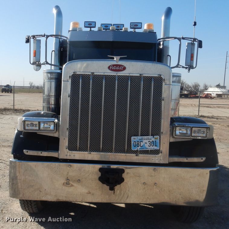 image for item DG8411 2007 Peterbilt 379  semi truck