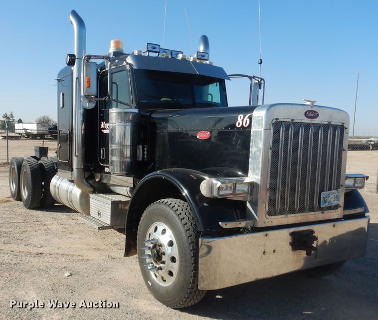 image for item DG8411 2007 Peterbilt 379  semi truck
