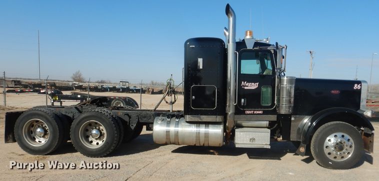 image for item DG8411 2007 Peterbilt 379  semi truck