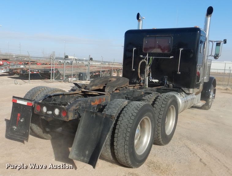 image for item DG8411 2007 Peterbilt 379  semi truck