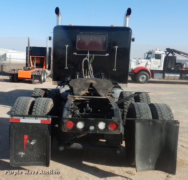 image for item DG8411 2007 Peterbilt 379  semi truck