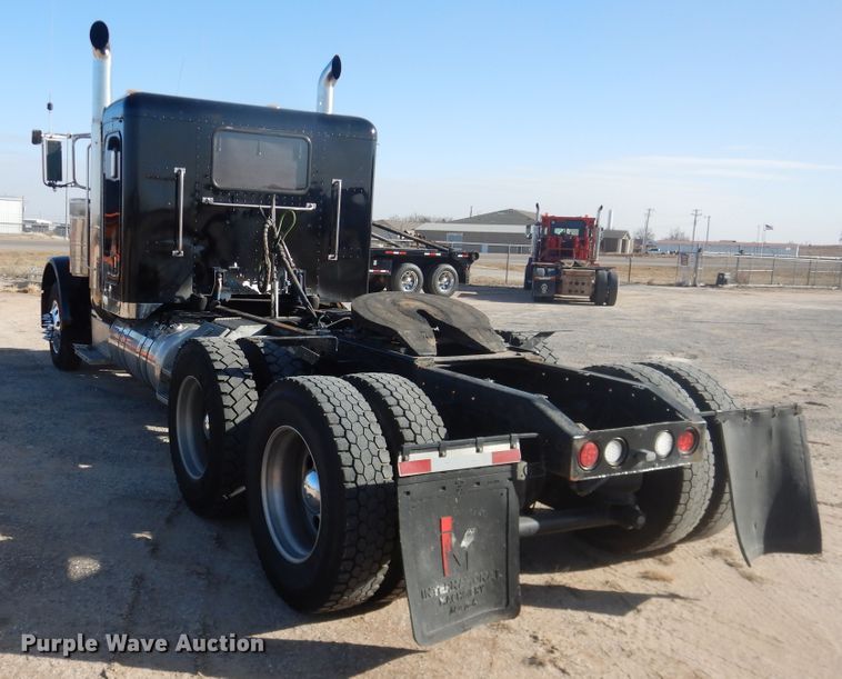 image for item DG8411 2007 Peterbilt 379  semi truck