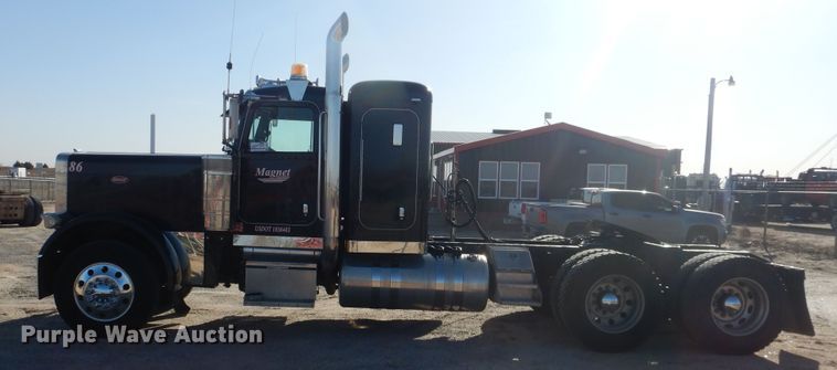 image for item DG8411 2007 Peterbilt 379  semi truck