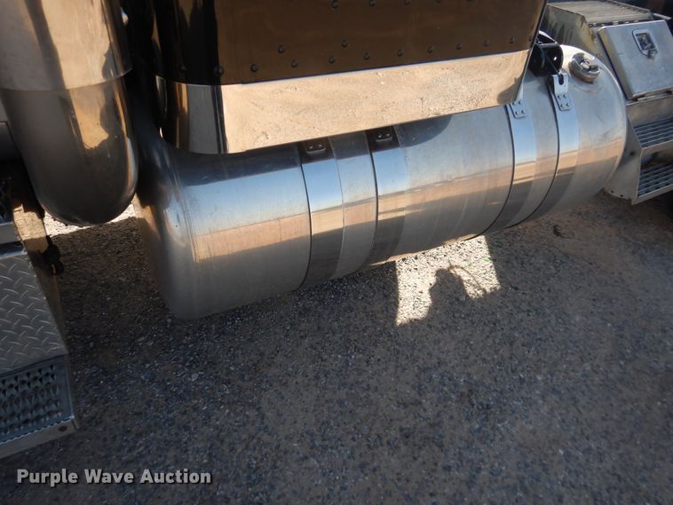 image for item DG8411 2007 Peterbilt 379  semi truck