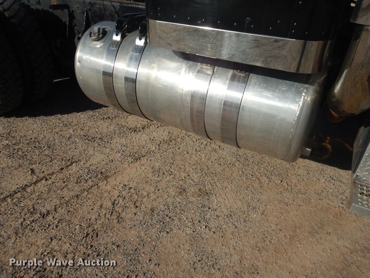 image for item DG8411 2007 Peterbilt 379  semi truck