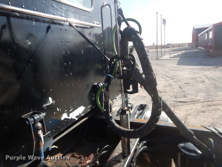 image for item DG8411 2007 Peterbilt 379  semi truck