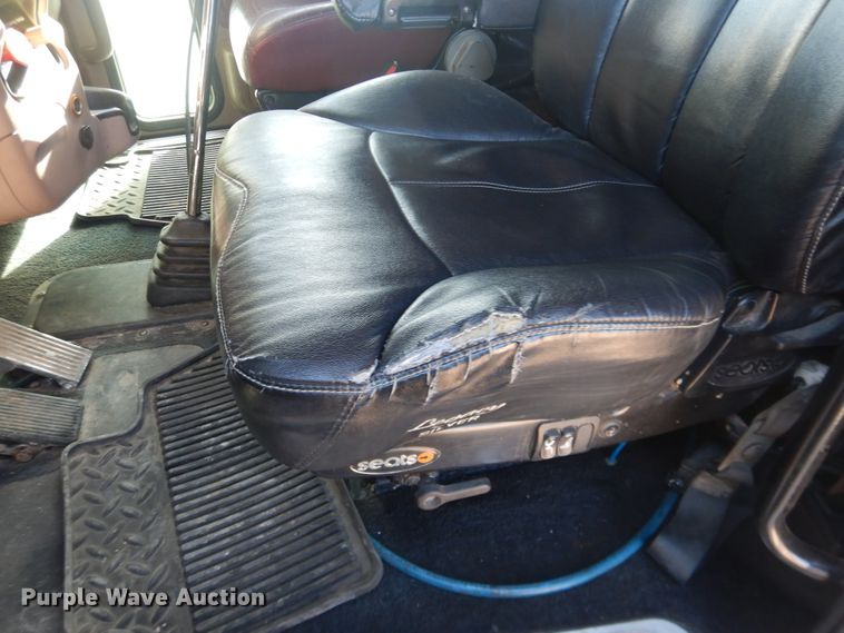 image for item DG8411 2007 Peterbilt 379  semi truck