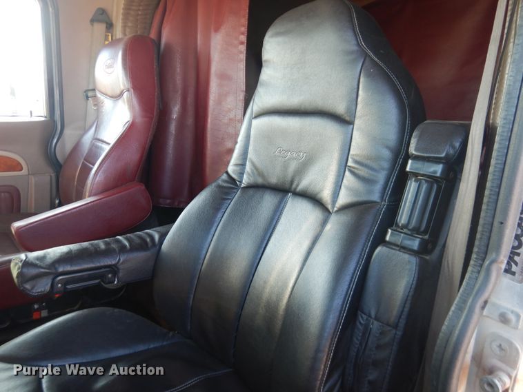 image for item DG8411 2007 Peterbilt 379  semi truck