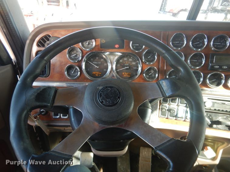 image for item DG8411 2007 Peterbilt 379  semi truck