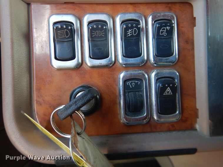 image for item DG8411 2007 Peterbilt 379  semi truck