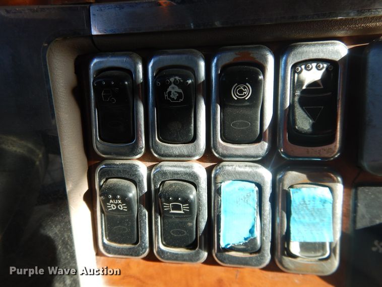 image for item DG8411 2007 Peterbilt 379  semi truck