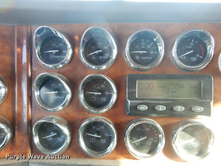 image for item DG8411 2007 Peterbilt 379  semi truck