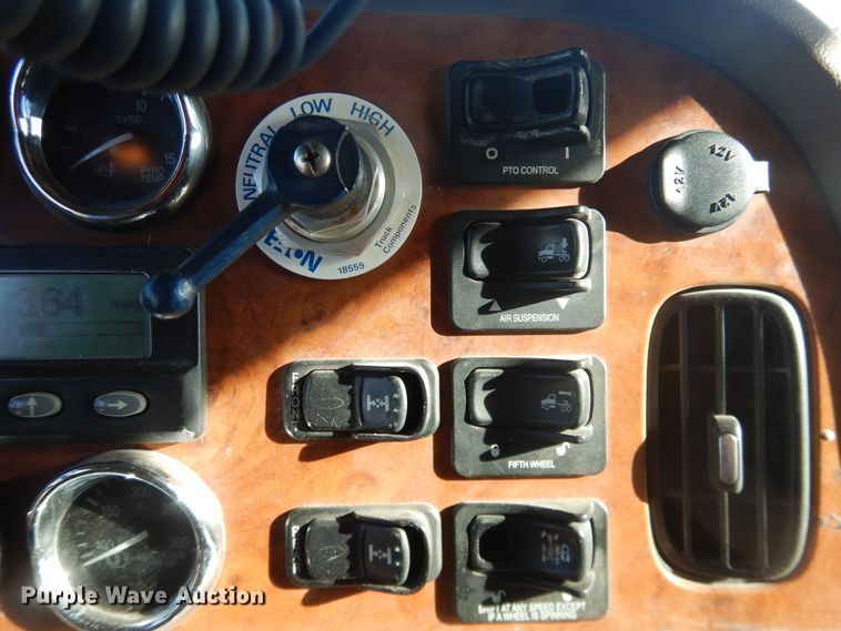 image for item DG8411 2007 Peterbilt 379  semi truck