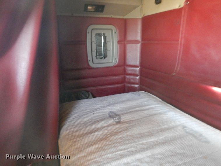 image for item DG8411 2007 Peterbilt 379  semi truck