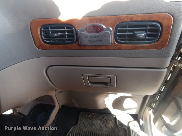 image for item DG8411 2007 Peterbilt 379  semi truck