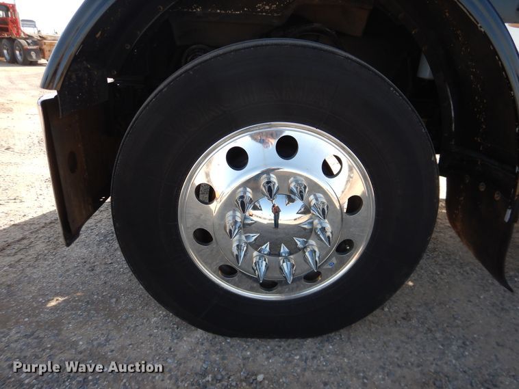 image for item DG8411 2007 Peterbilt 379  semi truck