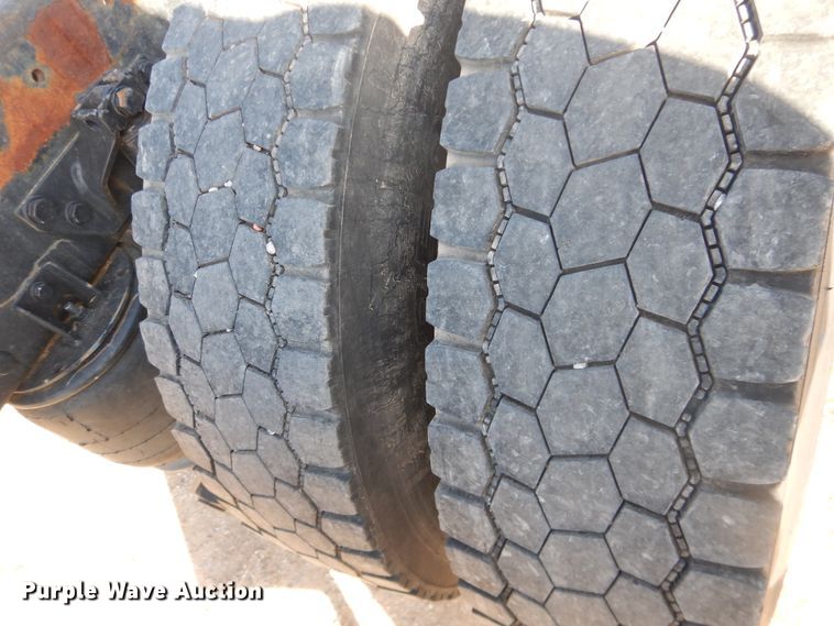 image for item DG8411 2007 Peterbilt 379  semi truck