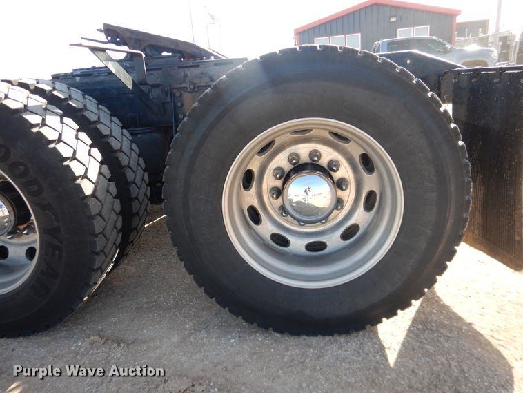 image for item DG8411 2007 Peterbilt 379  semi truck