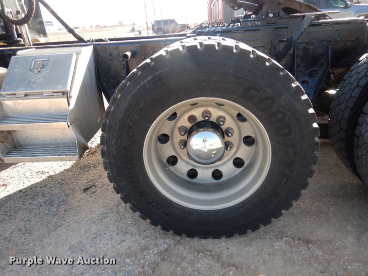 image for item DG8411 2007 Peterbilt 379  semi truck