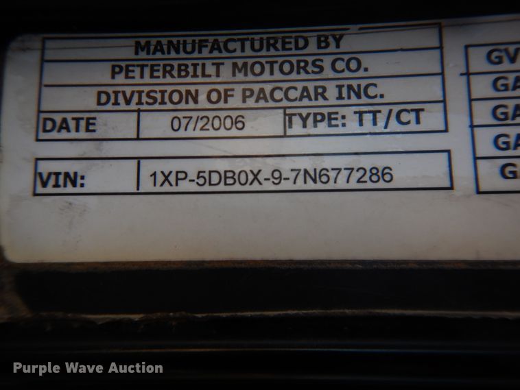 image for item DG8411 2007 Peterbilt 379  semi truck