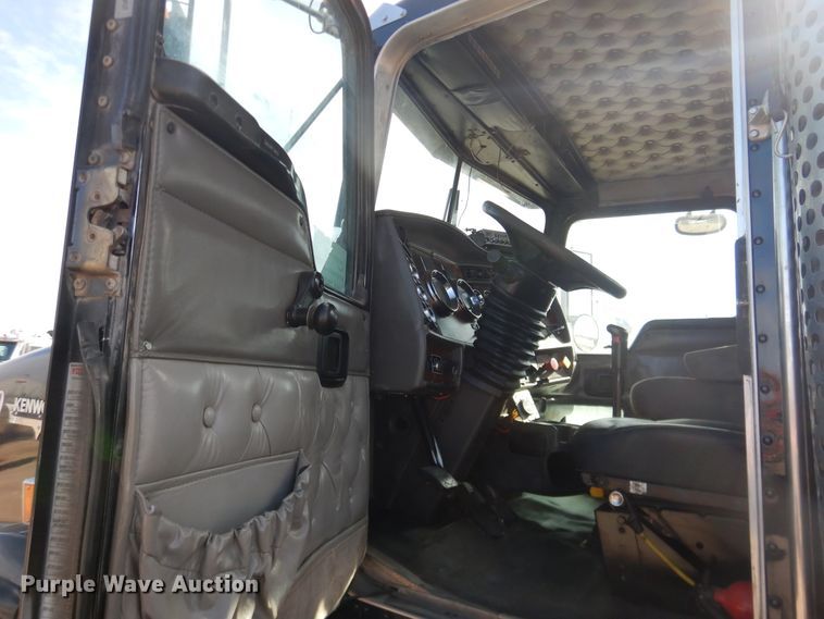 image for item DG8414 2006 Kenworth T800  winch truck