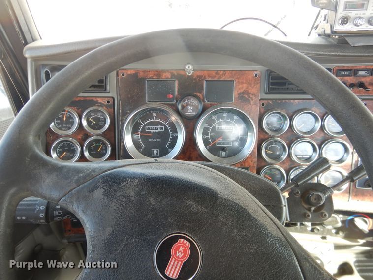 image for item DG8414 2006 Kenworth T800  winch truck