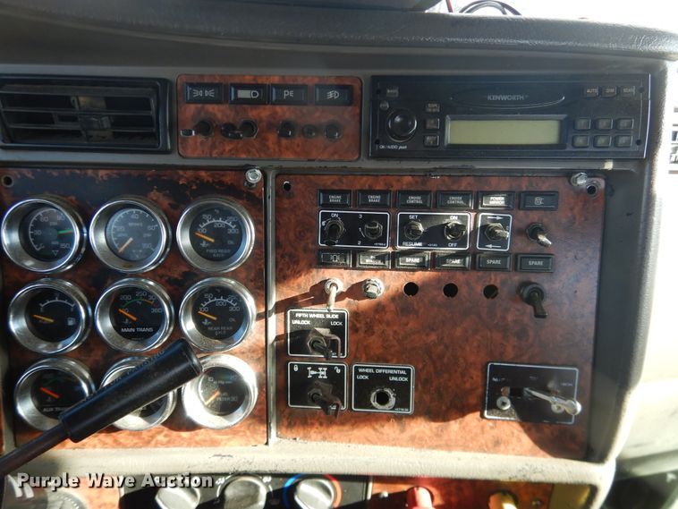 image for item DG8414 2006 Kenworth T800  winch truck