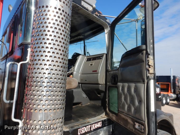 image for item DG8414 2006 Kenworth T800  winch truck