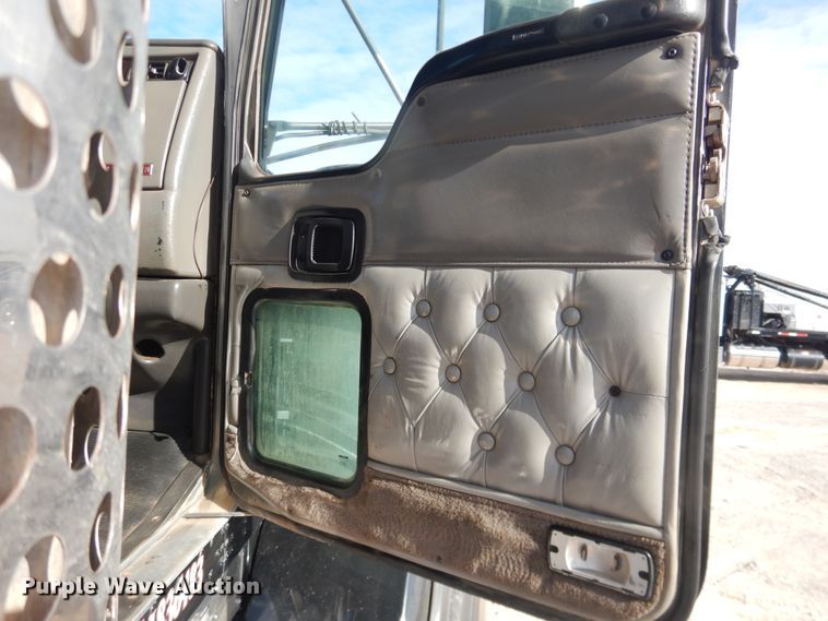 image for item DG8414 2006 Kenworth T800  winch truck