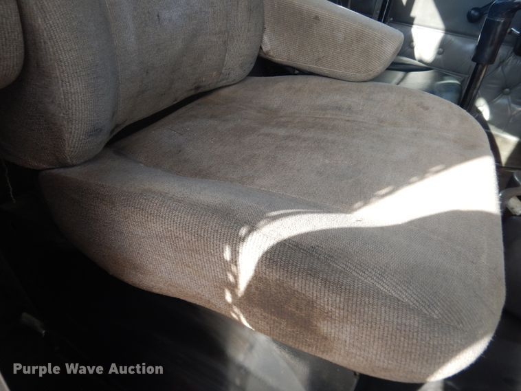 image for item DG8414 2006 Kenworth T800  winch truck