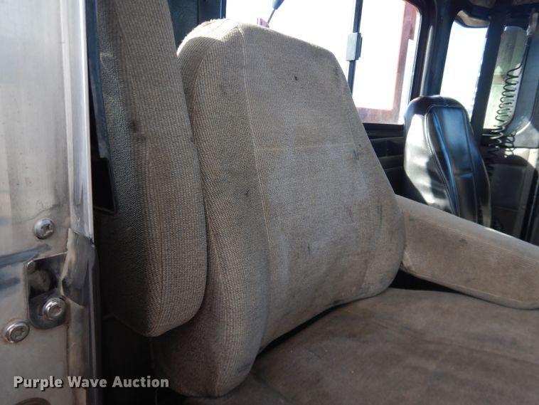 image for item DG8414 2006 Kenworth T800  winch truck