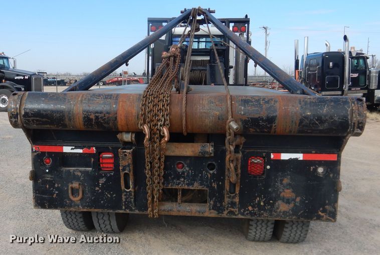 image for item DG8415 2007 Peterbilt 357  winch truck