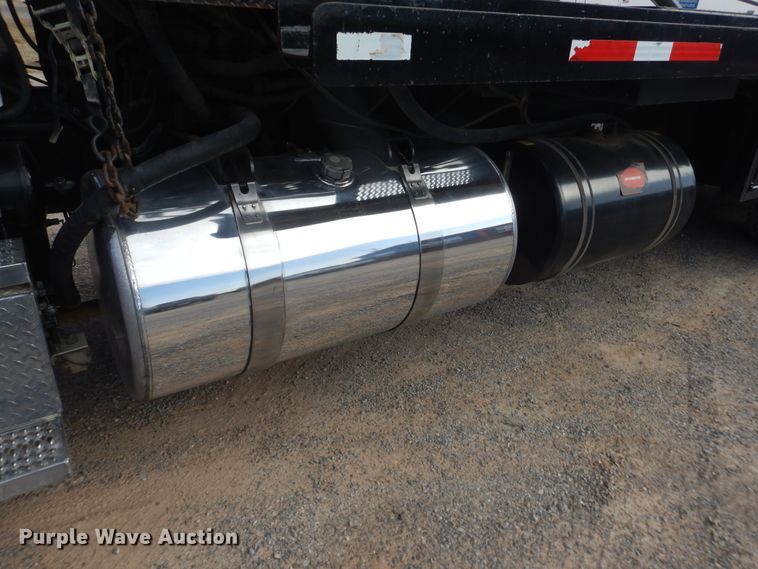 image for item DG8415 2007 Peterbilt 357  winch truck