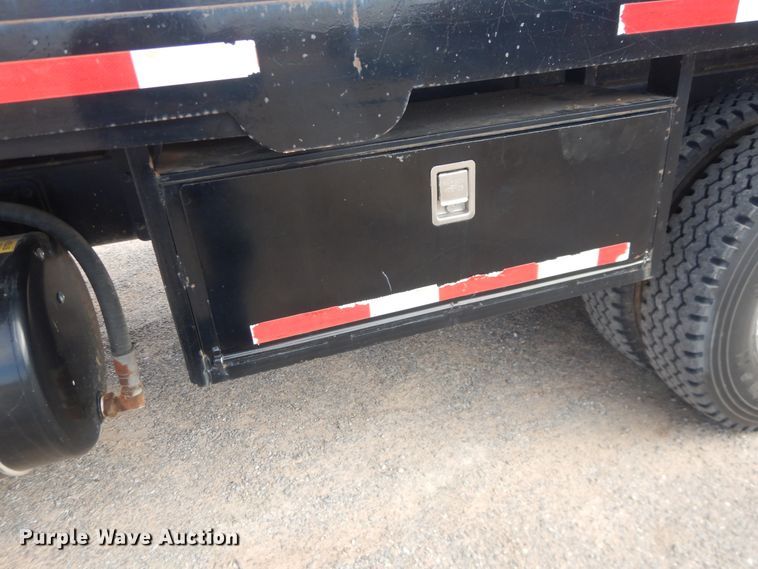 image for item DG8415 2007 Peterbilt 357  winch truck