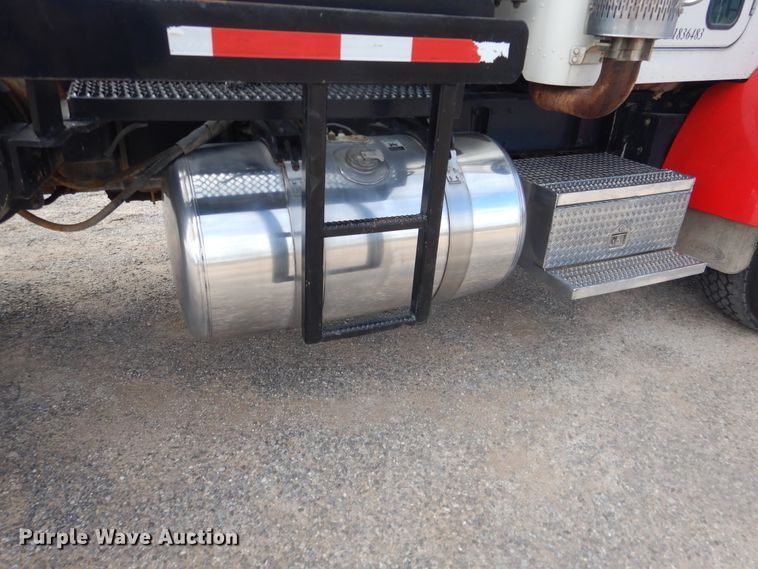 image for item DG8415 2007 Peterbilt 357  winch truck