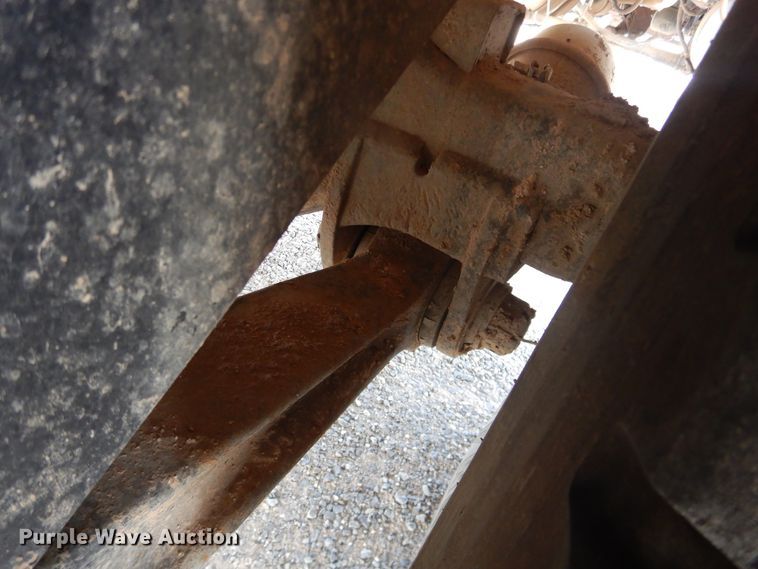 image for item DG8415 2007 Peterbilt 357  winch truck