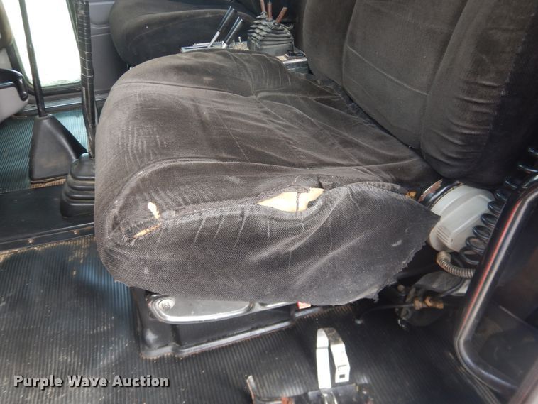 image for item DG8415 2007 Peterbilt 357  winch truck